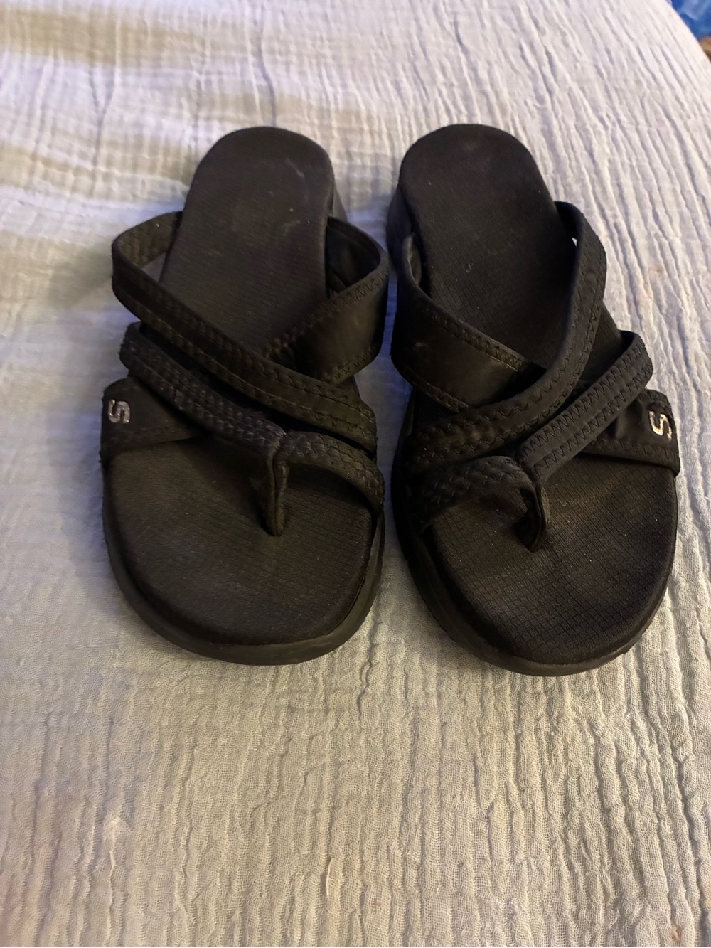 Skechers Black Cross-Strap Toe Post Sandals